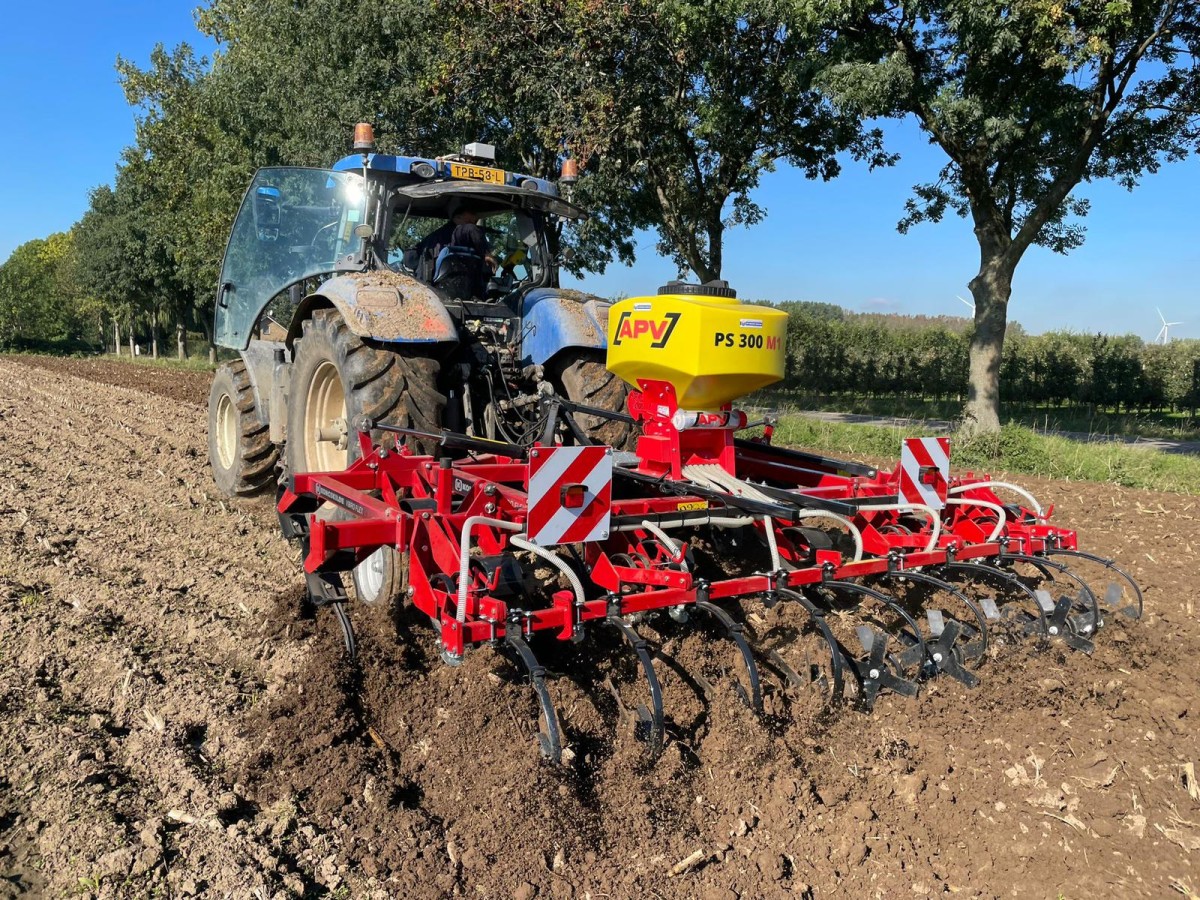 Kongskilde cultivator APV zaaibak afgeleverd - Heukelum B.V